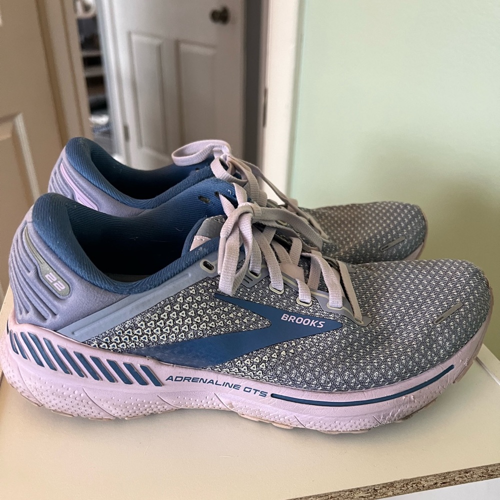Brooks Adrenaline GTS 22 Running Shoes - Women’s 8.5 - Purple & blue - Picture 2 of 6